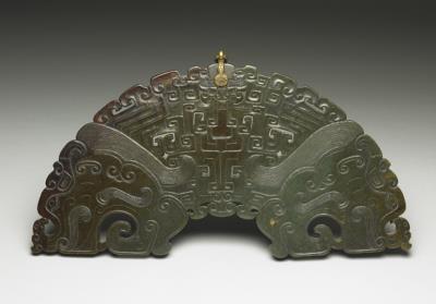 图片[3]-Jade huang ornament with dragon pattern with wood stand, Qing dynasty (1644-1911)-China Archive